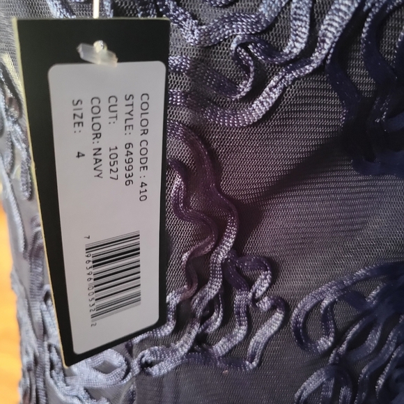 Elegant Navy Evening Gown - Picture 4 of 4